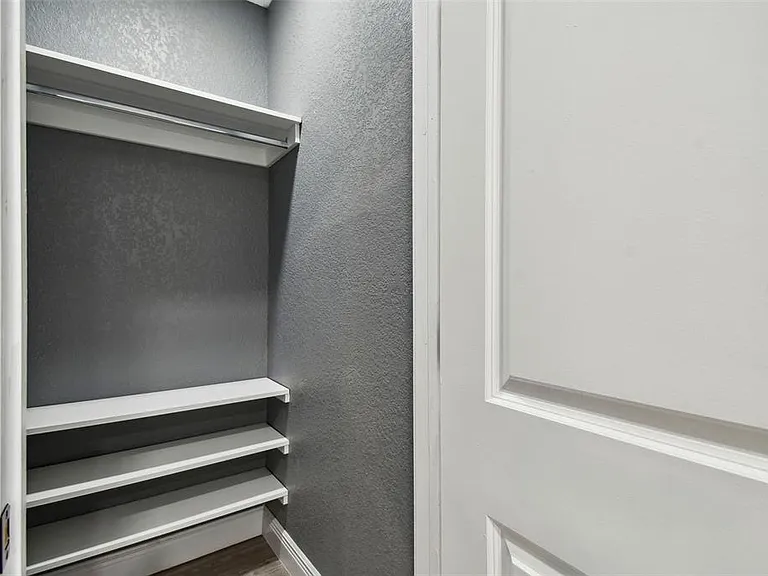 6810 N Navin Ave — Photo 34