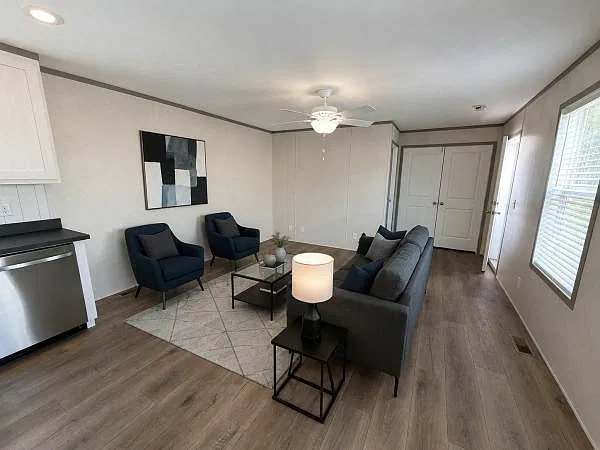 2 bed, 720 sqft, $1,200 — Photo 4