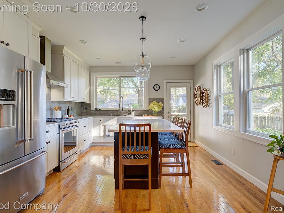 300 Leroy St, photo 15