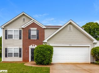 5948 Pennycross Ln, Charlotte, NC 28216