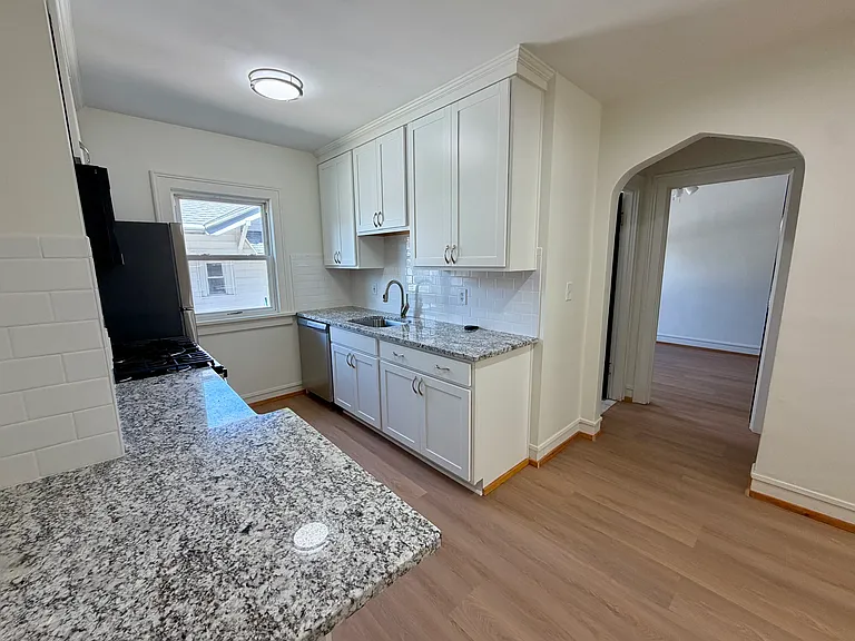 142 Saranac Ave #5 — Photo 1