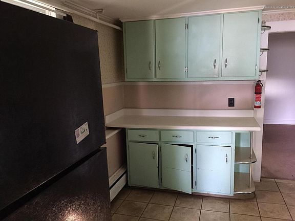 4th image of 978 Carmalt St
