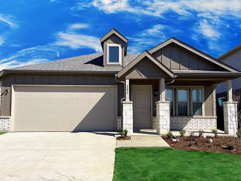 136 Fairmeade Dr — Photo 1