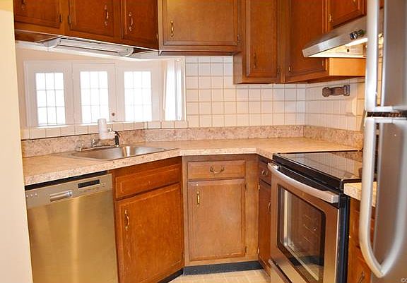 3rd image of 4915 Cavan Green Ct