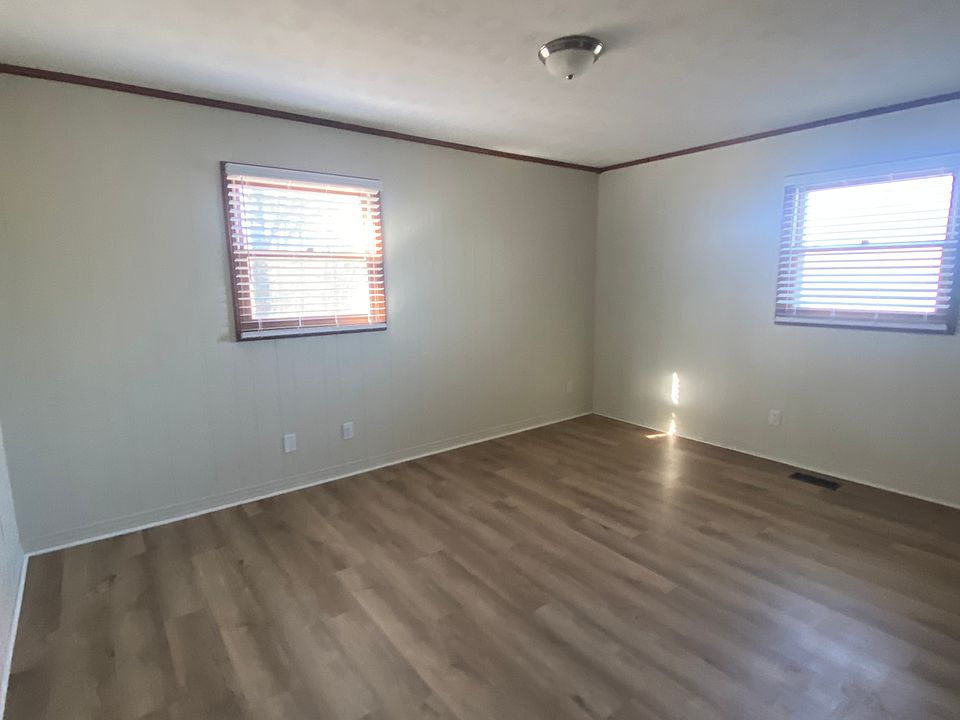 1st image of 1806 E Spring St