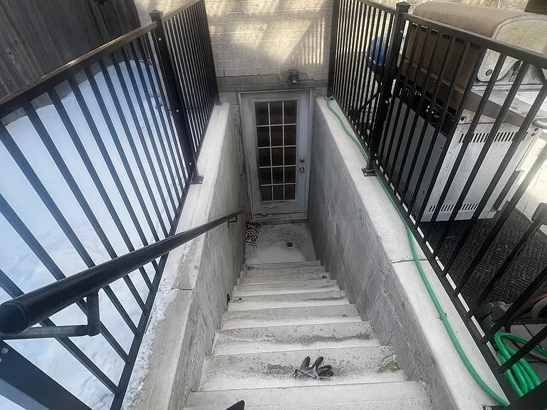 1870 Esterbrook Dr — Photo 3