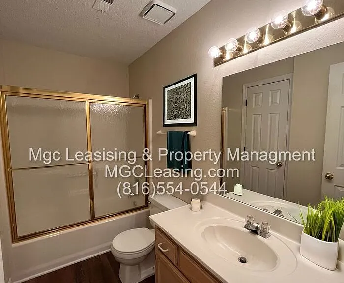 1845 NE Knollbrook St — Photo 3