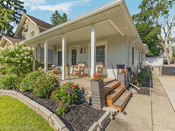 4th image of 313 N Castell Ave