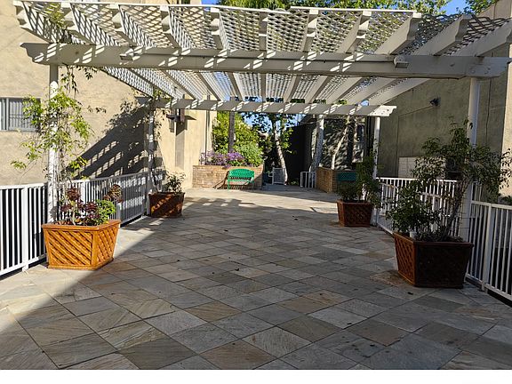 2nd image of 916 W Victoria Ave APT 204