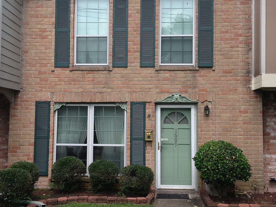 Beautiful 2 bedroom 1.5 bath