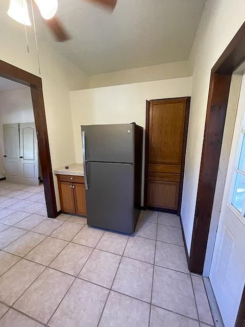 2nd image of 1620B Yvonne St