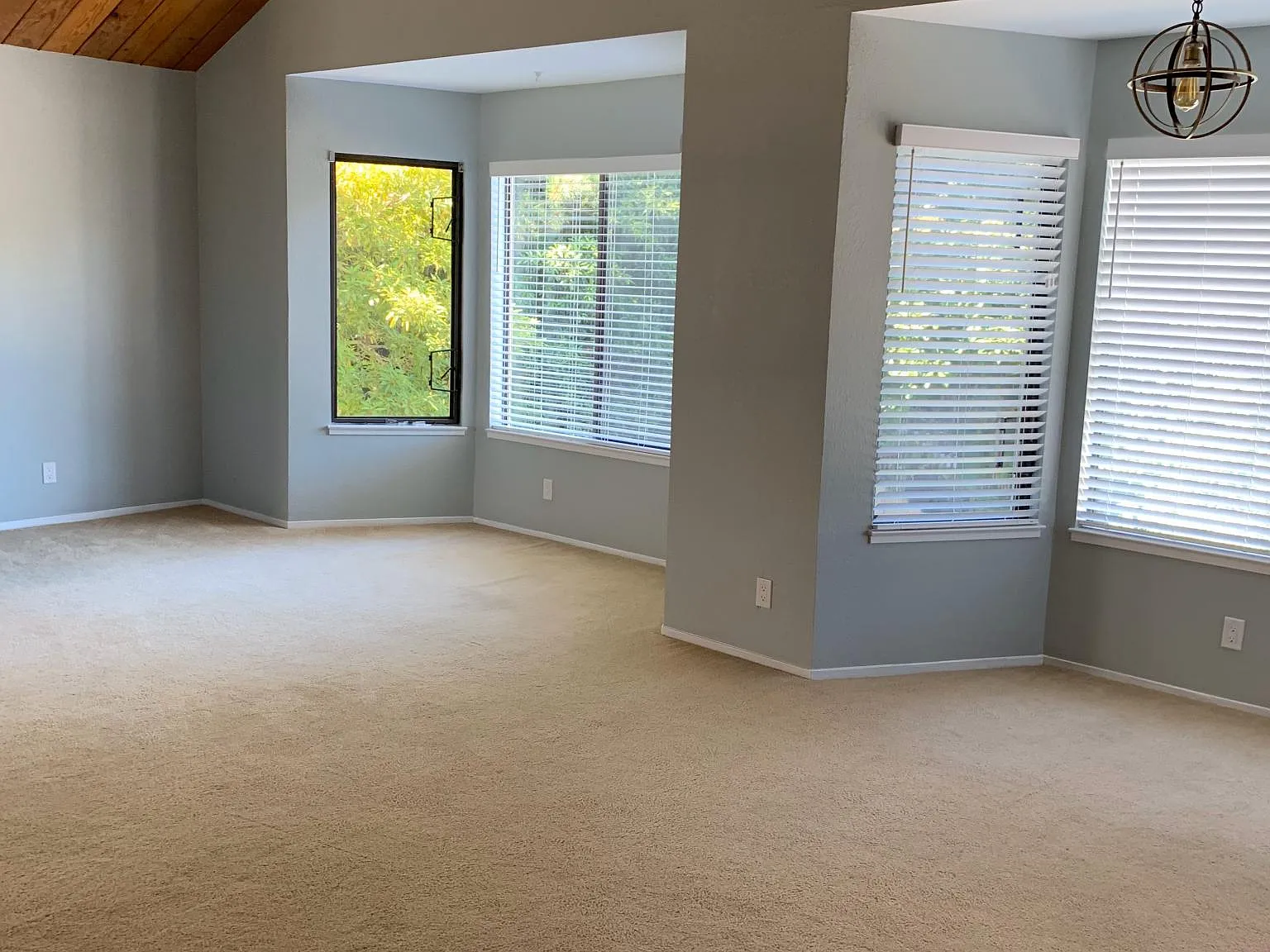 2 bed, 1.5 bath, 1400 sqft, $5,500 — Photo 3