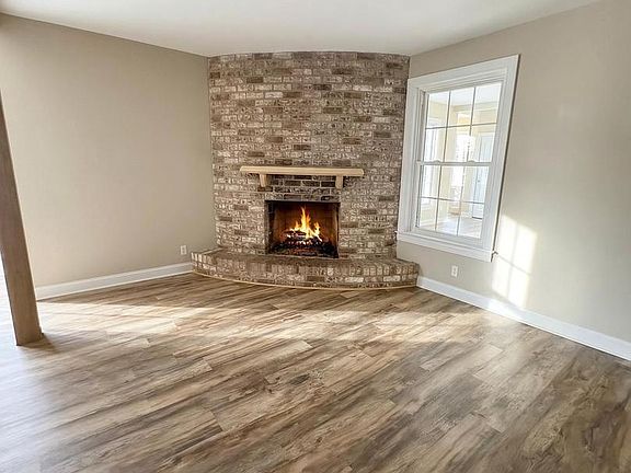 2nd image of 1300 Grantley Rd