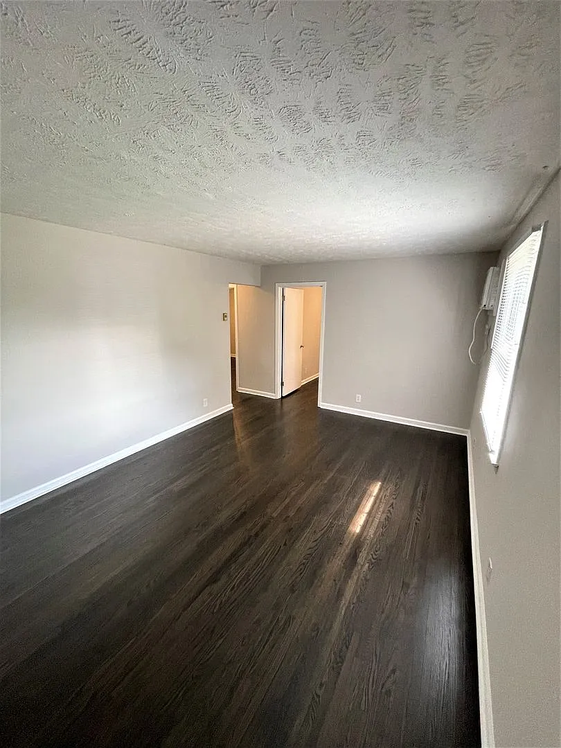 Martha Lane-414 — Photo 2