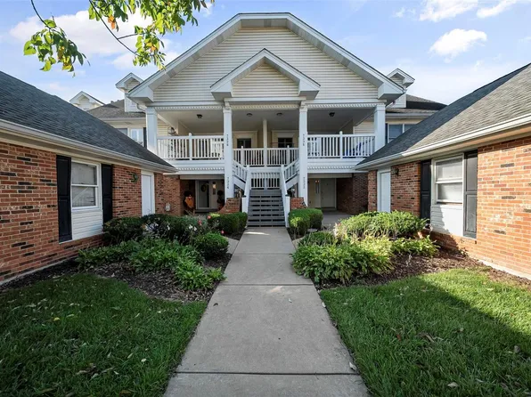 7332 Woodlawn Colonial Ln, Saint Louis, MO 63119