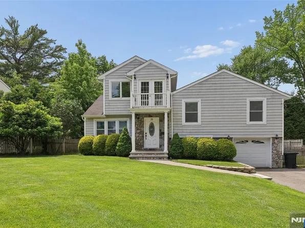194 E Madison Ave, Cresskill, NJ 07626