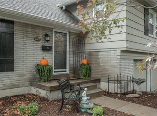 4907 Pawnee Dr, Roeland Park, KS 66205