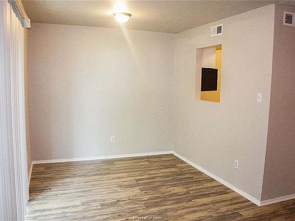 4th image of 2400 Blanco Dr #B