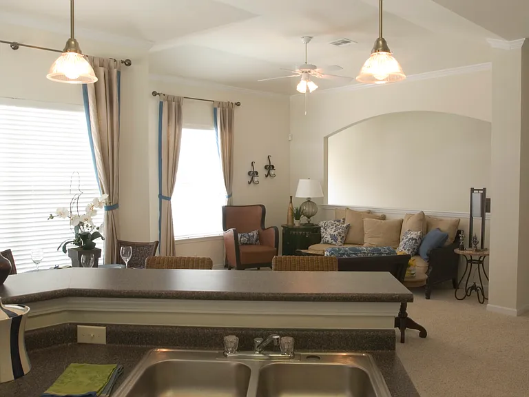 Calypso Bay Apartments — Photo 30