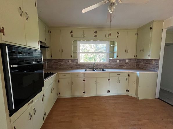 512 Stewart Rd, Thomasville, GA 31792