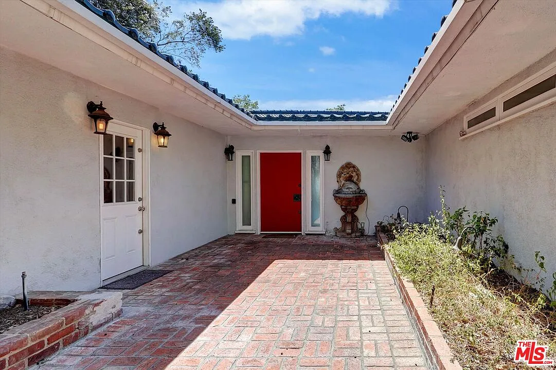6 bed, 3.0 bath, 2474 sqft, $11,995 — Photo 3