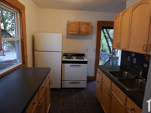 316 S Francis Ave — Photo 4