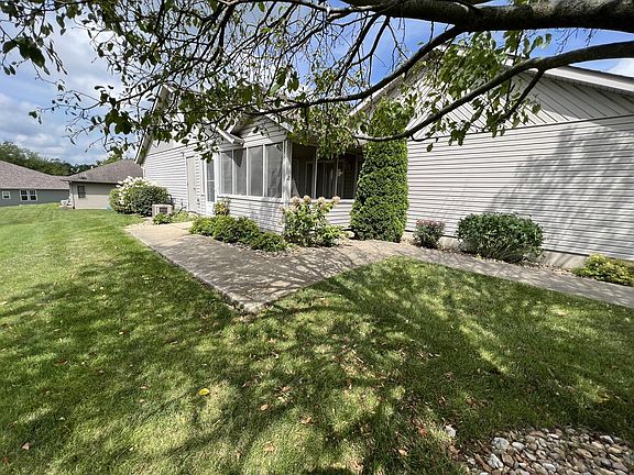 2nd image of 2711 Deer Ct