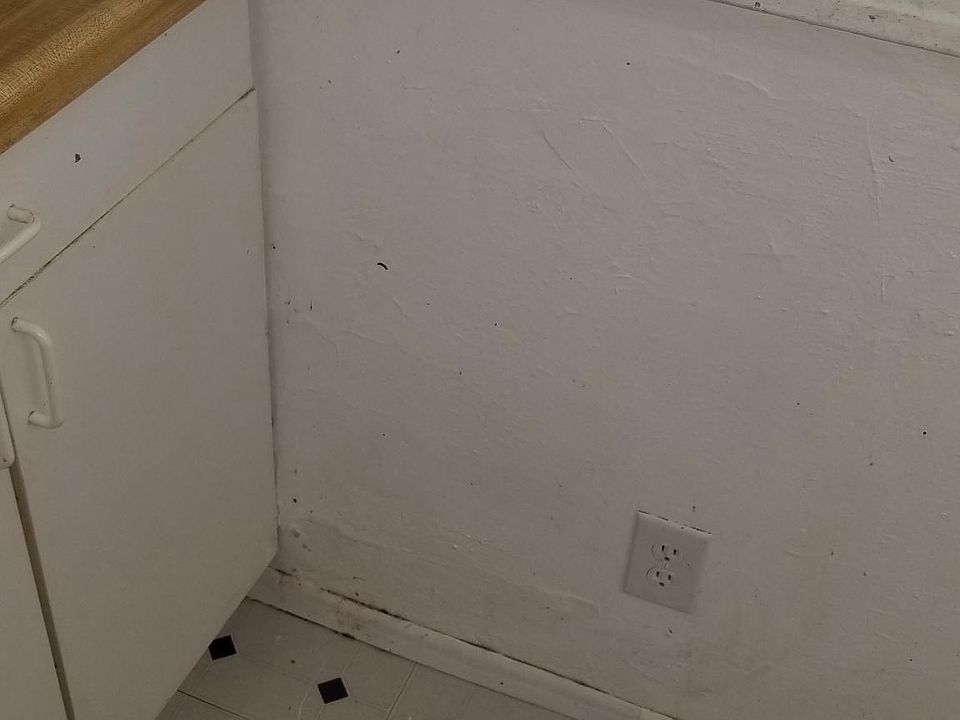 2nd image of 896 12th St NE