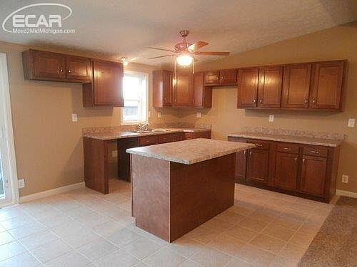 5th image of 290 Venice Ave