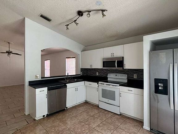 5th image of 2713 Palm Isle Way