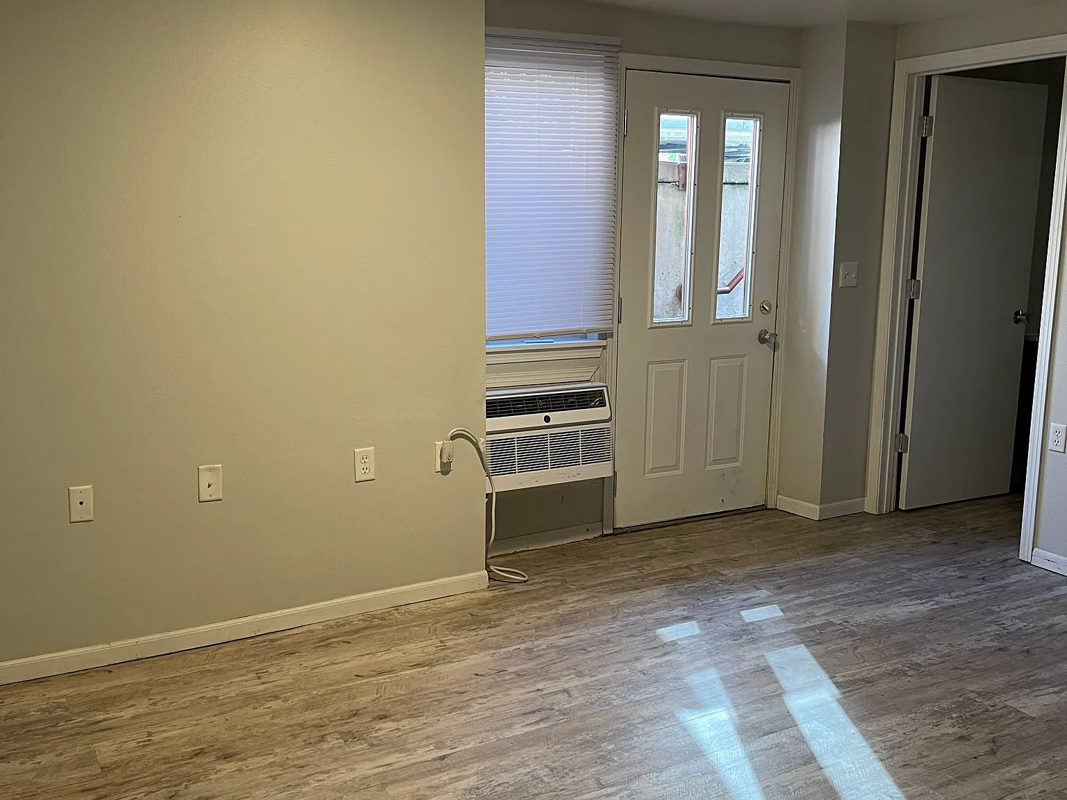 4 bed, $2,135 — Photo 4