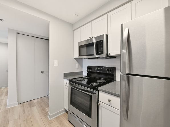 300 Yoakum Pkwy APT 1617