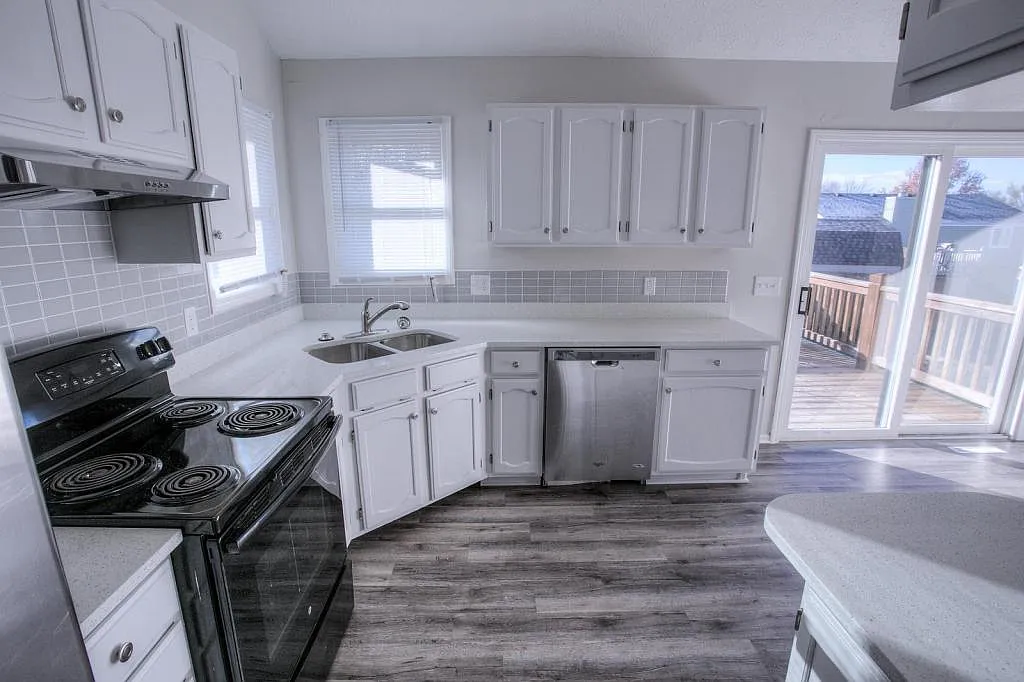 3403 Henery Rd — Photo 3
