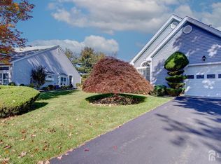 15 Ingram Dr #B, Monroe Township, NJ 08831