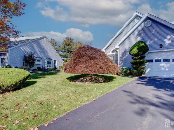 15 Ingram Dr #B, Monroe Township, NJ 08831