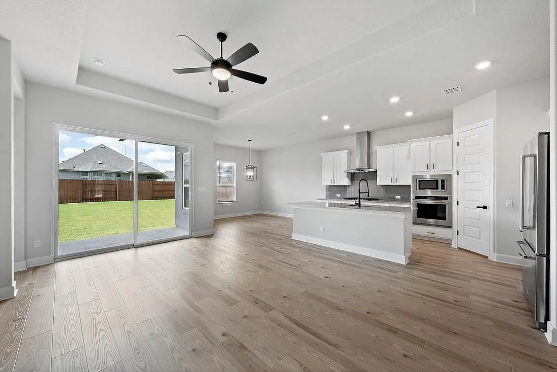 4 bed, 2.0 bath, 1896 sqft, $3,565 — Photo 2