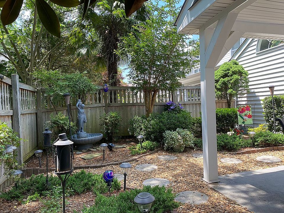 1st image of 121 Esplanade Pl