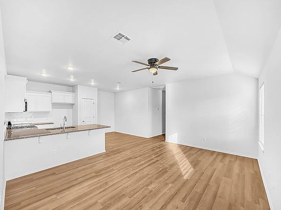 4th image of 3307 S 23rd St