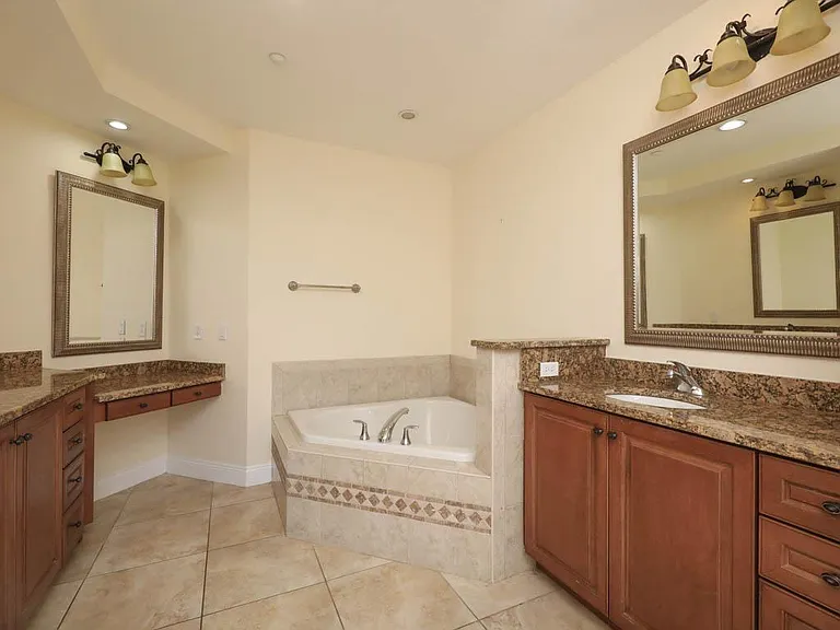 7612 Lake Vista Ct #308 — Photo 18