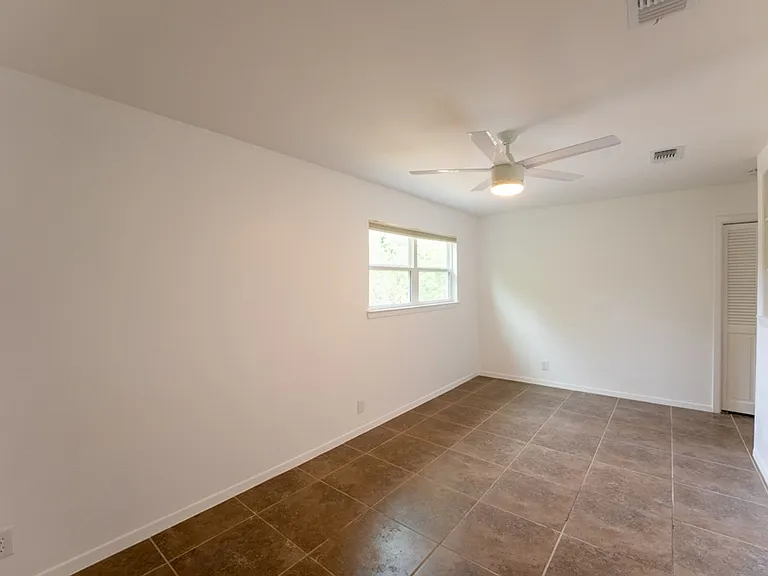 1307 Berkshire Dr — Photo 31