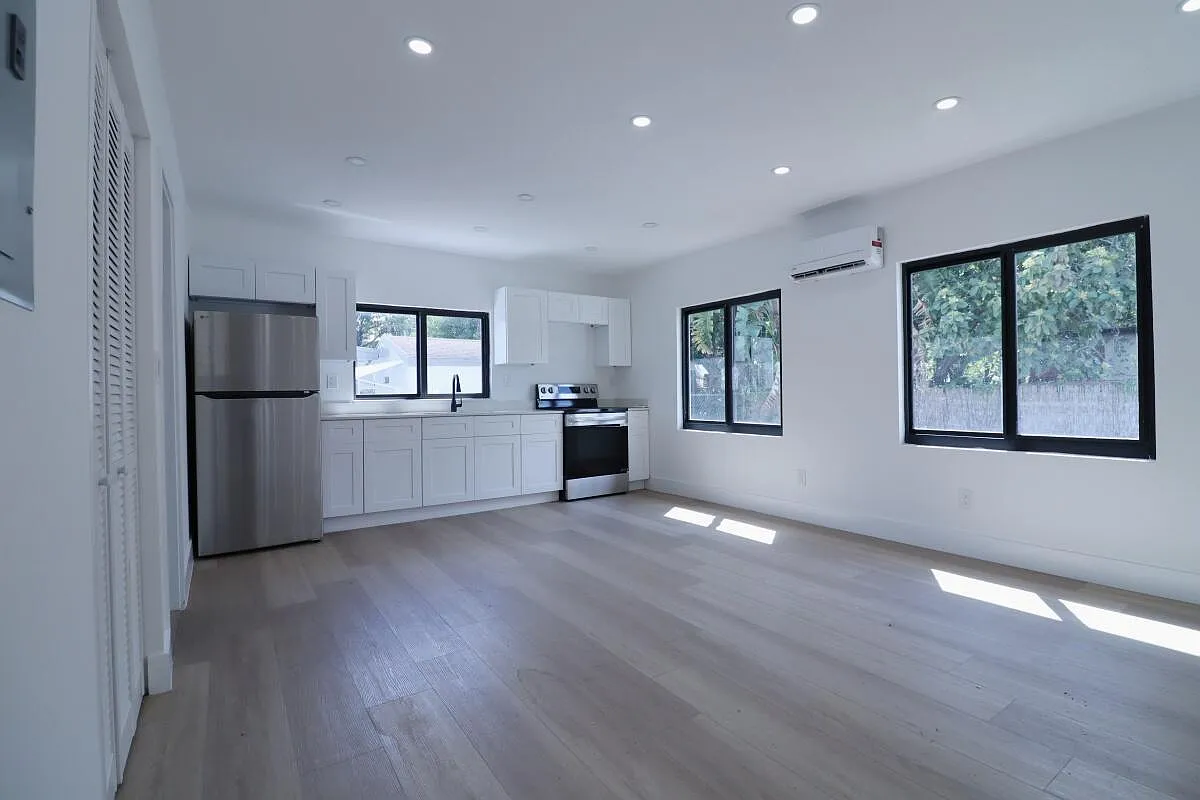 1 bed, 1.0 bath, 1366 sqft, $2,000 — Photo 3