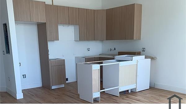 1st image of 3001 Ridge Ave #3
