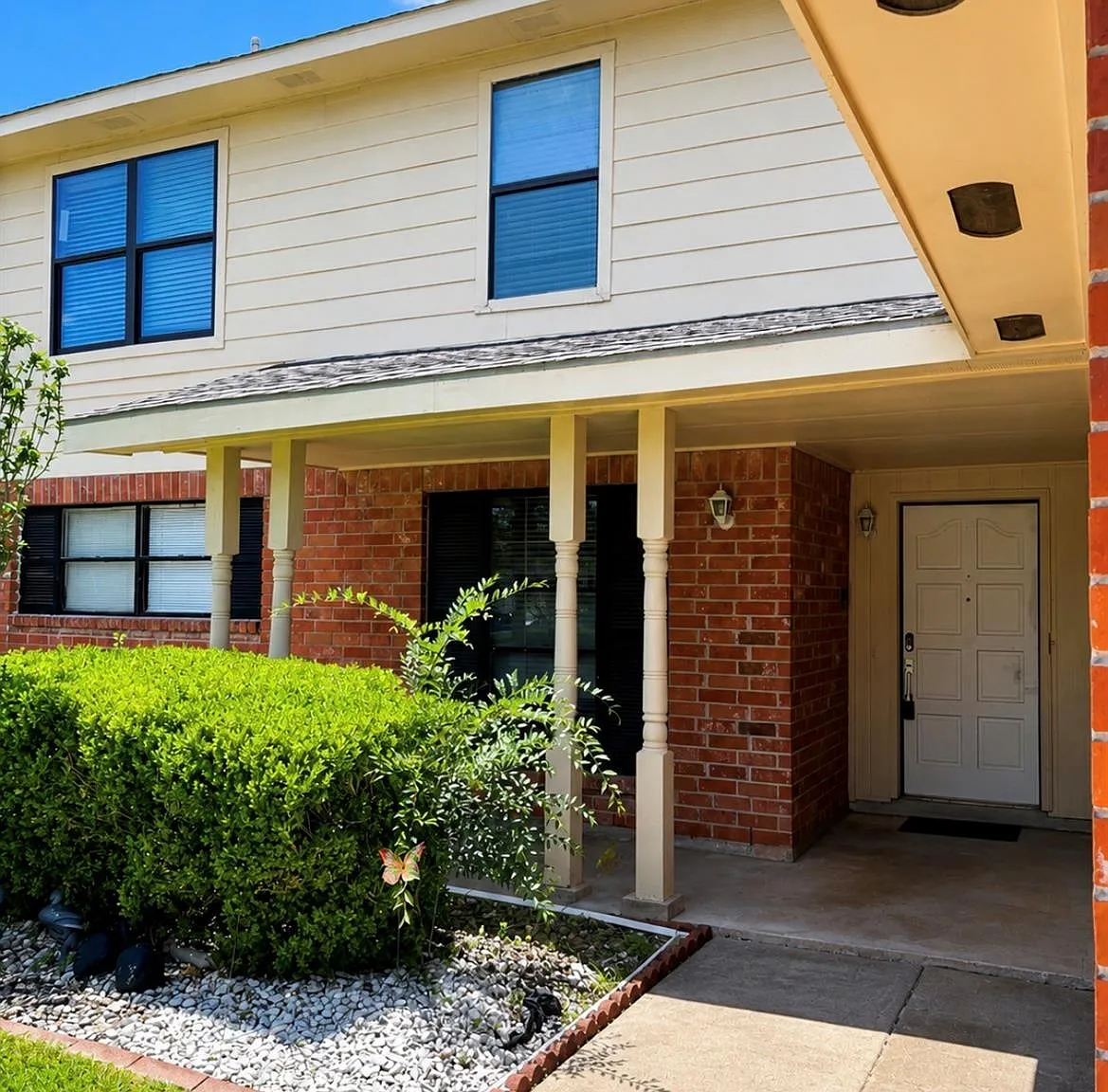 4 bed, 2.5 bath, 2417 sqft, $2,200 — Photo 3