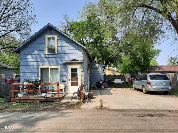 706 2nd St SW, Jamestown, ND 58401