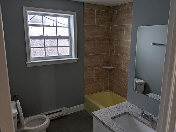 4th image of 313 Bridge St APT A