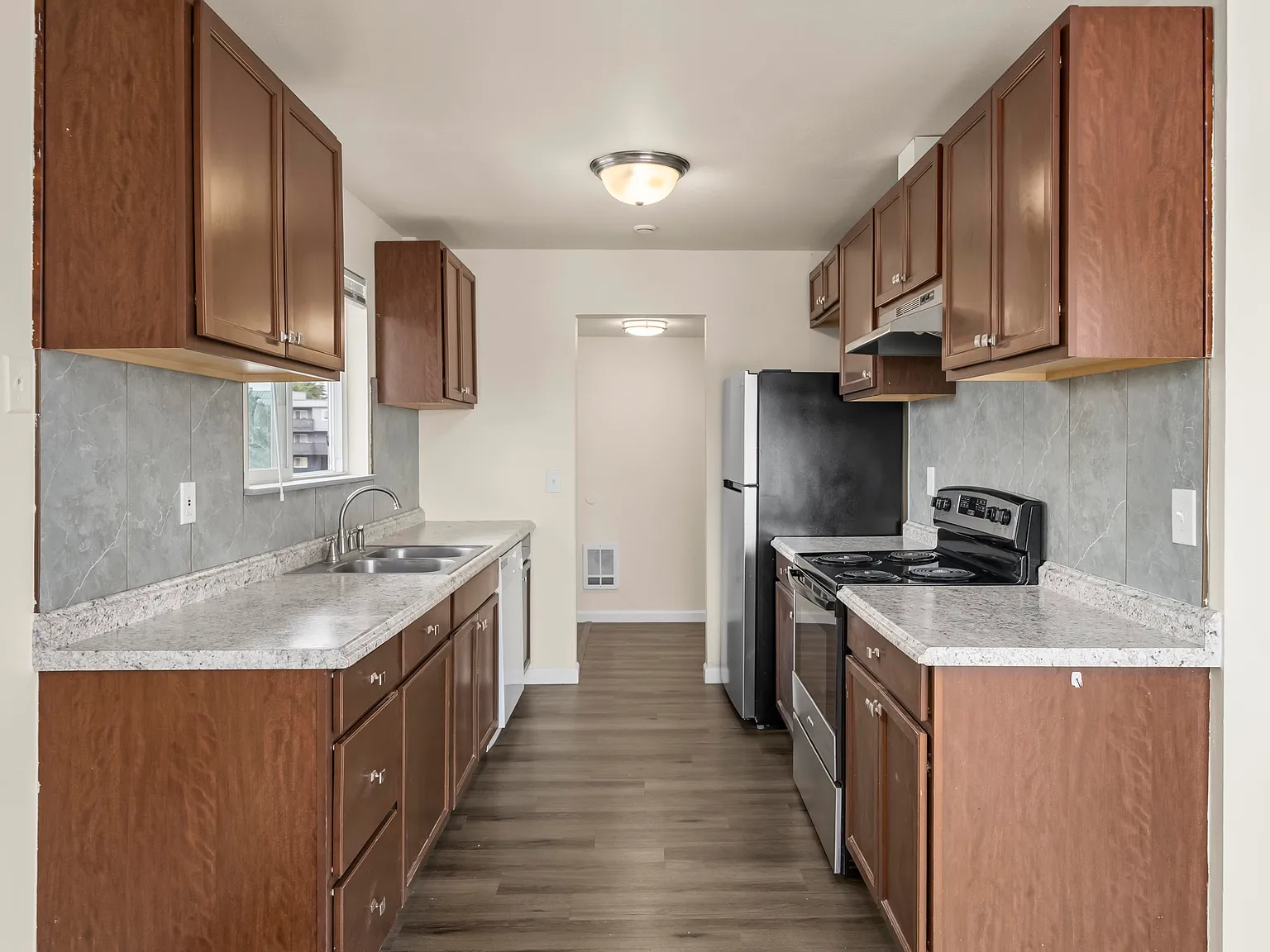 2 bed, 1300 sqft, $1,800 — Photo 2