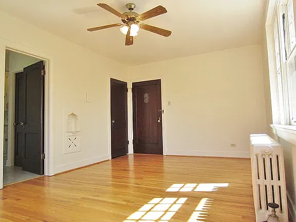 Large Studio Apartment with Vintage Charm and Tons of Closet Space — Photo 3