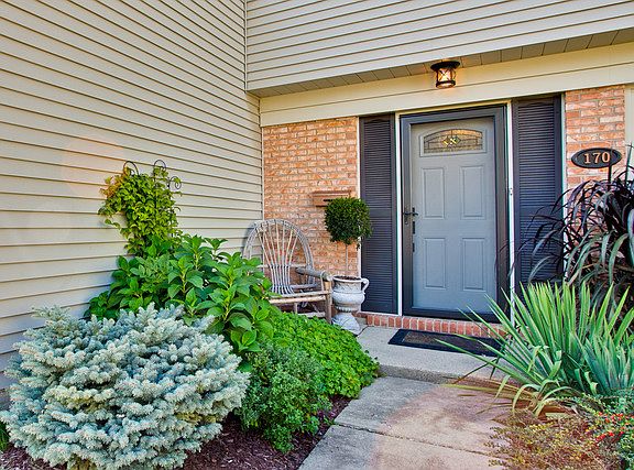 2nd image of 170 E Cedarwood Ct