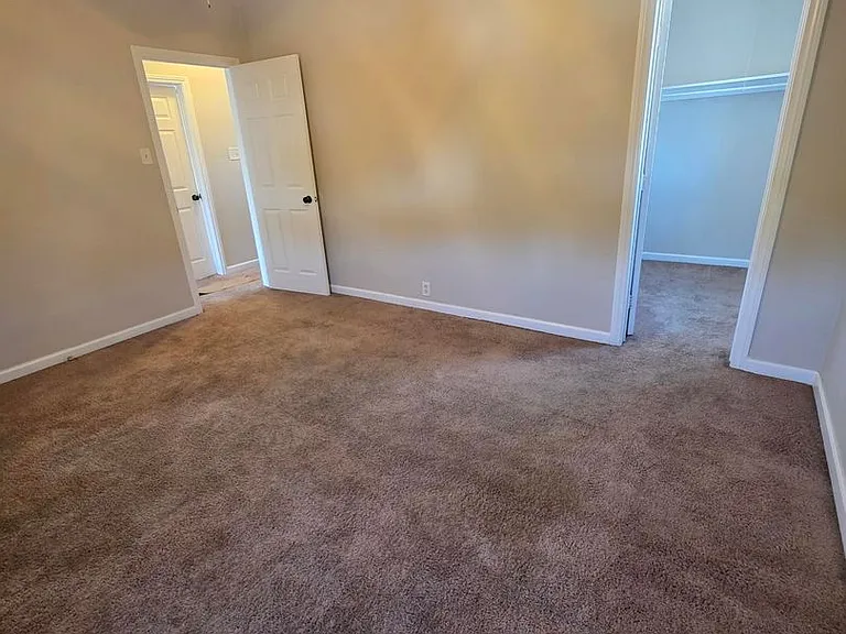 2641 N Arrowhead Ave — Photo 25