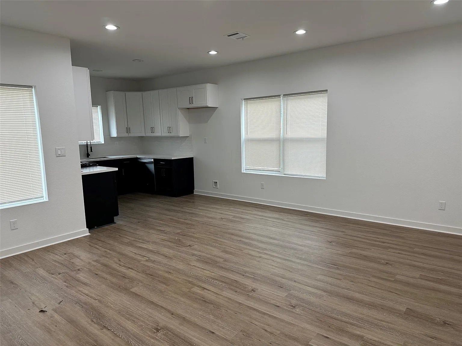 3 bed, 2.0 bath, 1200 sqft, $1,780 — Photo 3